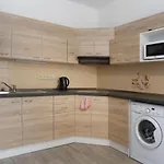 Brokes Aparthotel