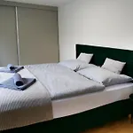 Brokes Aparthotel 3*